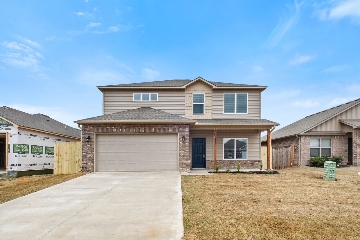 Primary Photo - Spacious New Home! Make this house your home.