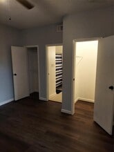 Building Photo - 10855 Meadowglen Ln