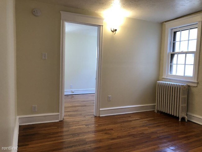 Building Photo - 1 br, 1 bath Apartment - 737 Spruce St Apt 2R