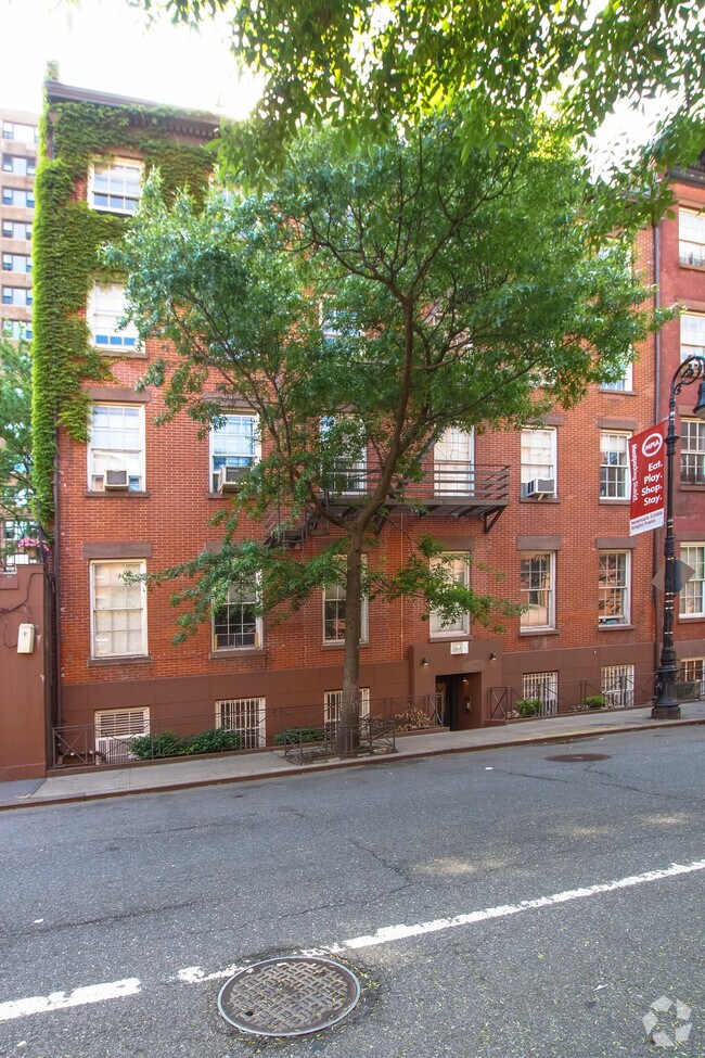 Primary Photo - 815 Greenwich St