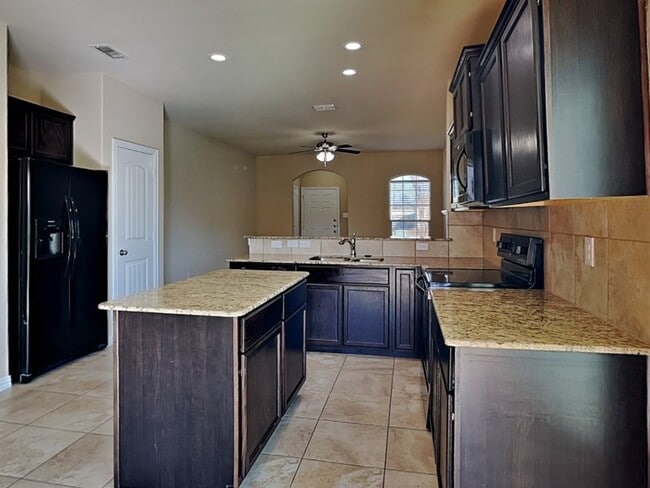 Foto del edificio - 611 Jennie Marie Cir