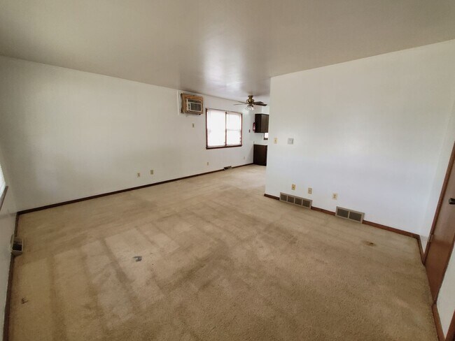 Building Photo - 1644-1646 MITCHELL AVE APTS