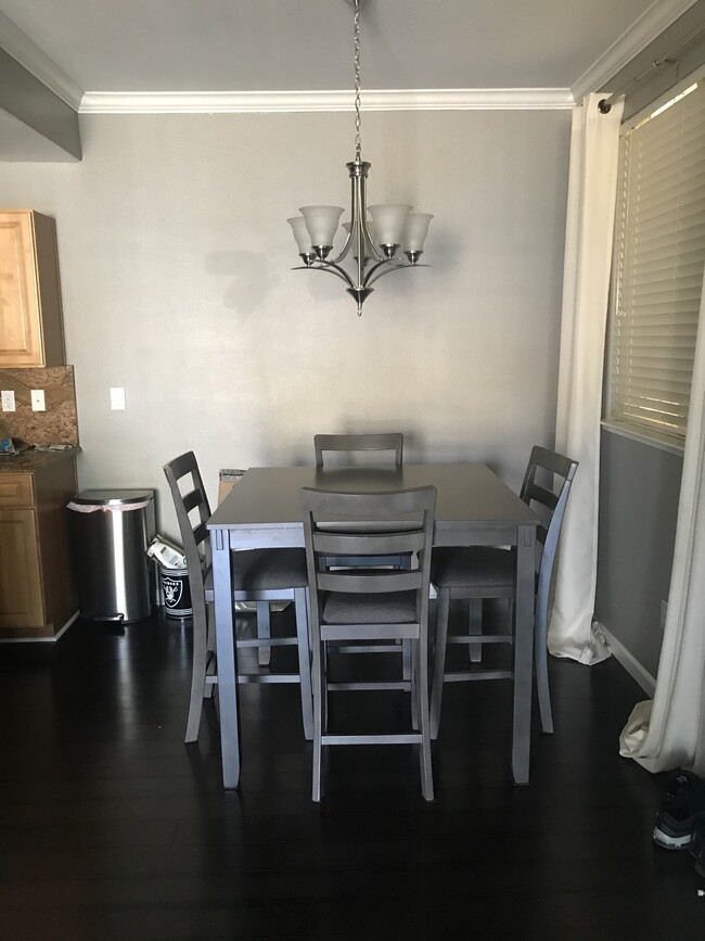 Dining area - 1360 Shady Ln