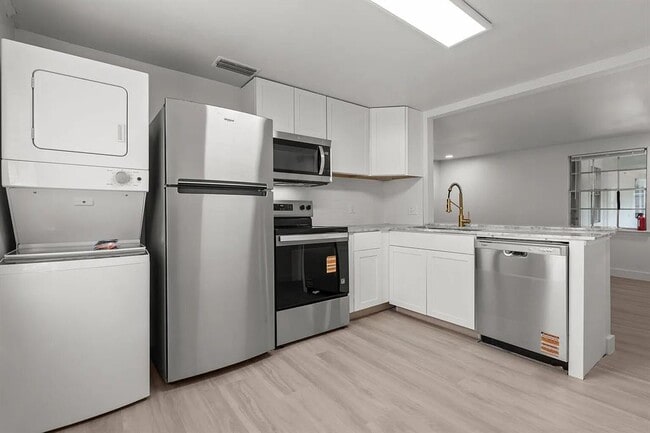 Building Photo - 533 S Bonner Ave