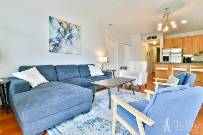 Building Photo - 802 W University Ln