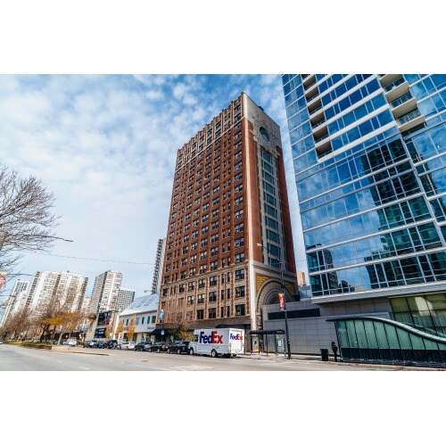 Building Photo - 1211 N La Salle Dr