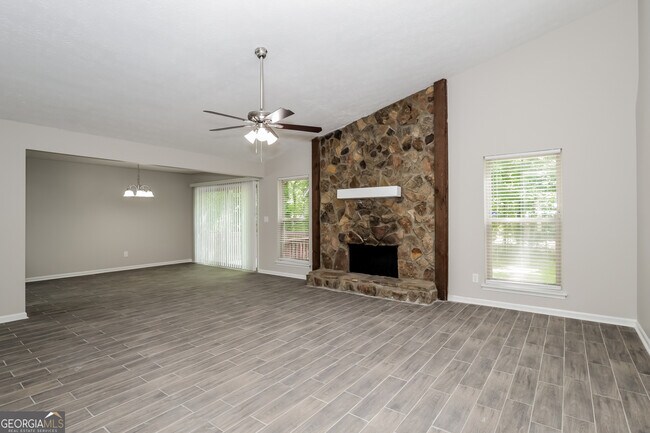 Building Photo - 6310 Beethoven Cir