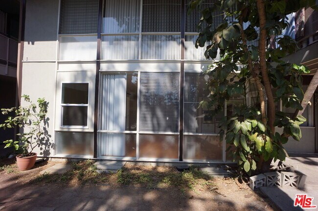 Building Photo - 11133 Rose Ave