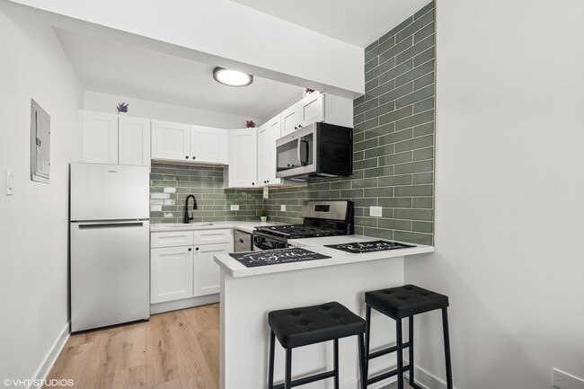 Building Photo - 15701 Lamon Ave