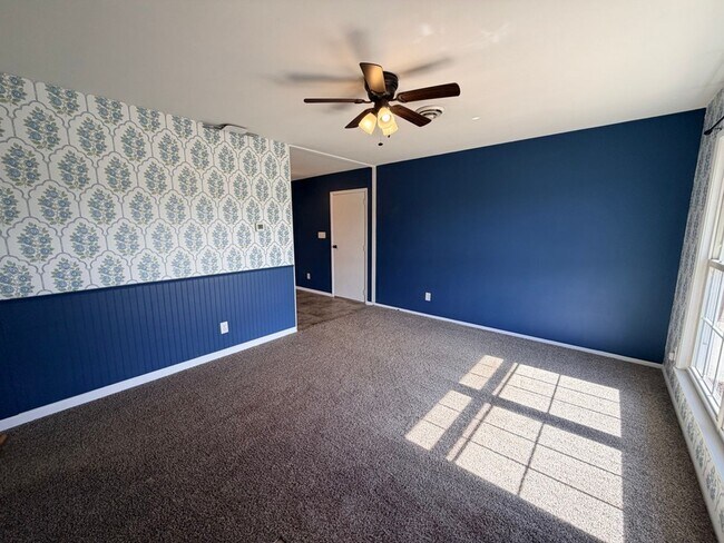 Foto del edificio - 620 High School Dr