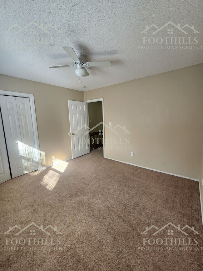 Foto del edificio - 4315 Lexington Way