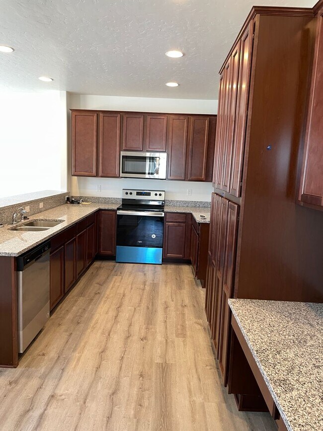 Foto del edificio - Newer 2-bedroom Townhome