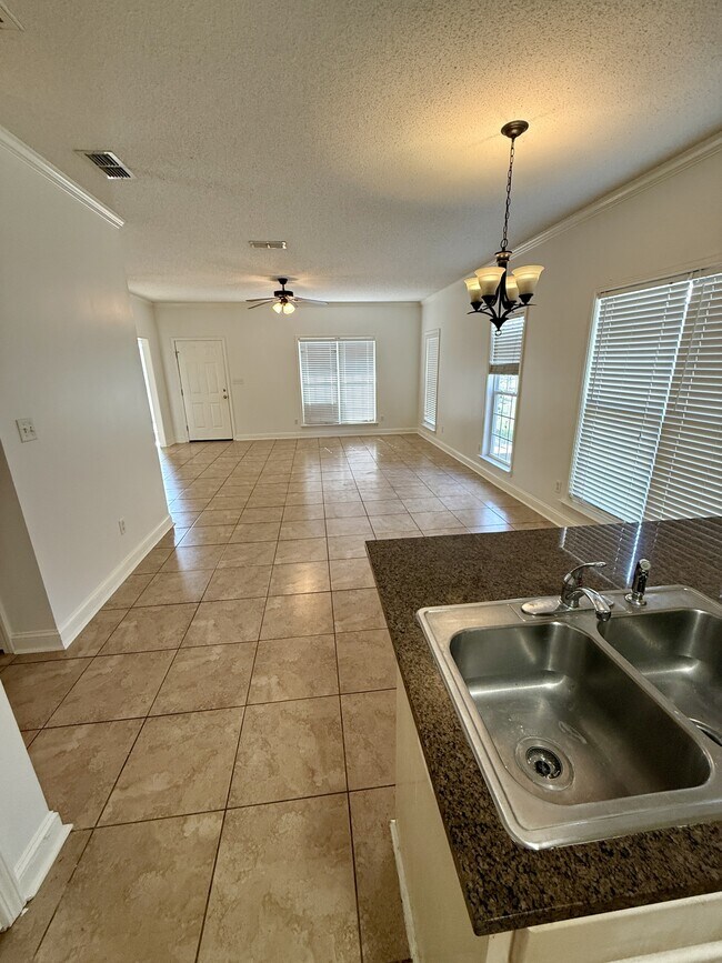 Foto del edificio - 132 Laurelwood Ct