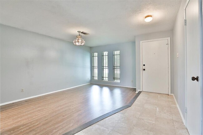 Building Photo - 9235 Kempwood Dr