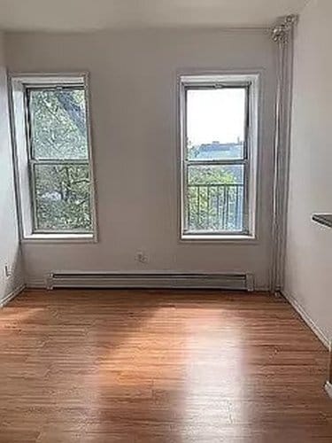 Primary Photo - 303 Douglass St