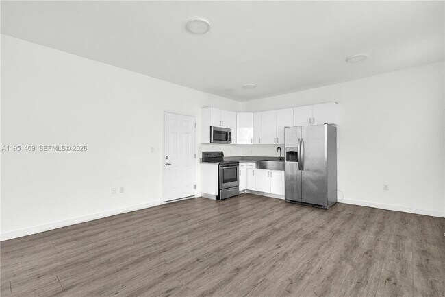 Building Photo - 402 NW 12th Ave