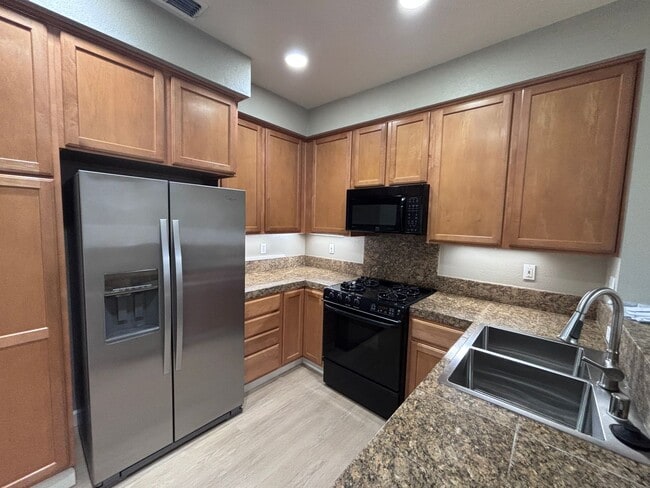 Foto del edificio - Willow Glen- Beautiful corner unit townhome with a private backyard