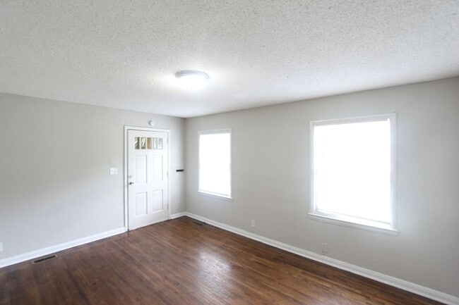 Building Photo - New On The Market! Fresh New Updates!! Better Hurry To See This One!!