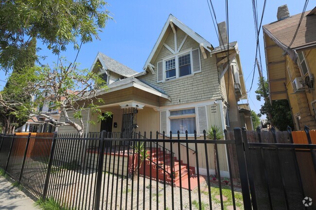 Building Photo - 2624 S Budlong Ave