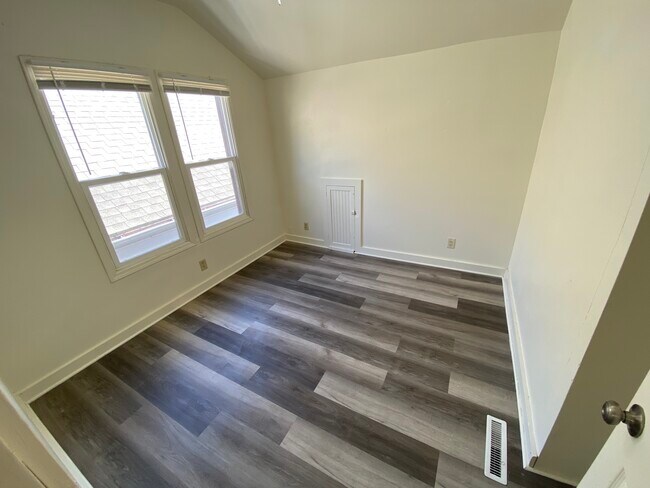 Building Photo - 1555 S 33rd St