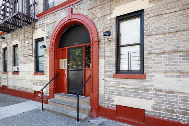 Building Photo - 560 W 170th St