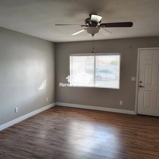 Foto del edificio - 358 W Hackamore Ave