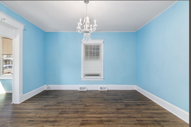 Foto del edificio - 705 Marshall Ave SW