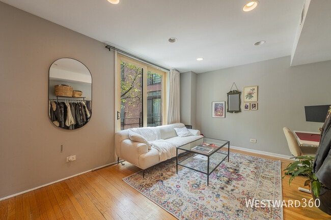 Building Photo - 740 W Webster Ave