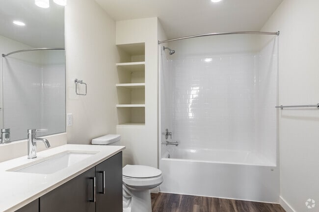 2BR, 2BA - 947SF - The Quarry