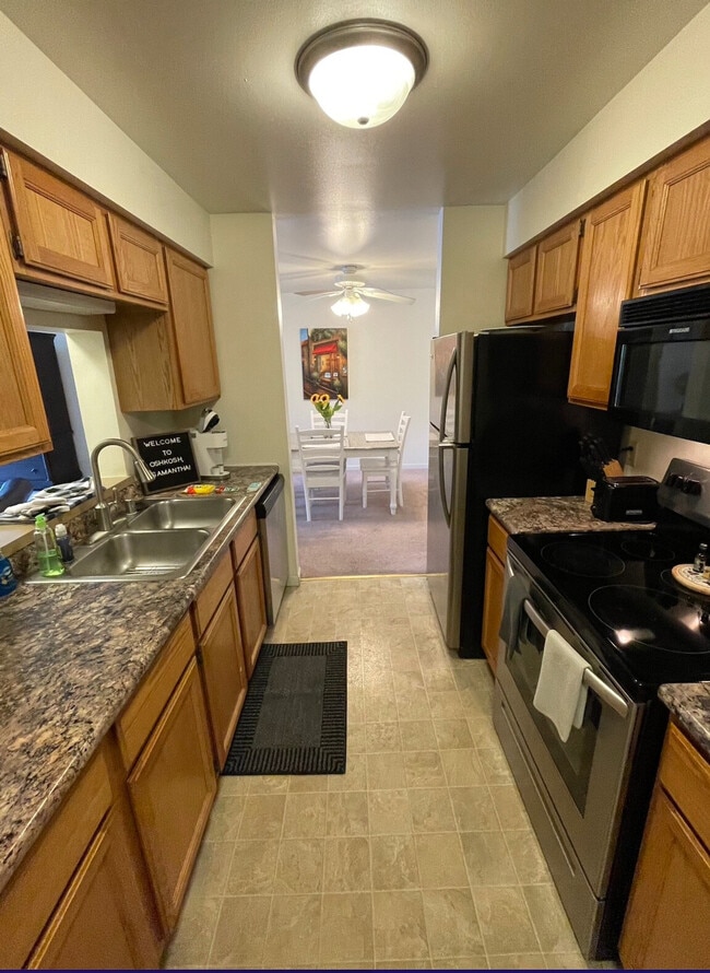 Building Photo - 1306a Summit Ave