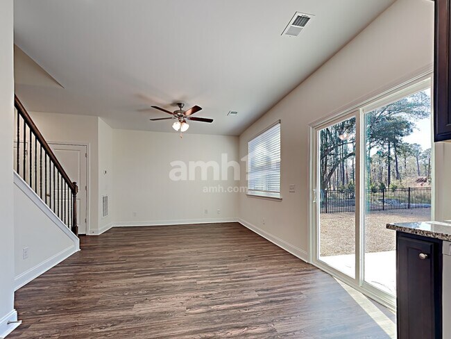 Foto del edificio - 146 Blackstone Dr