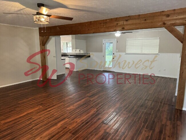 Foto del edificio - Very spacious 3 bedroom 2 bath in excellent neighborhood!