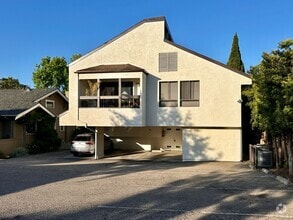 Building Photo - 1616 Chapala St