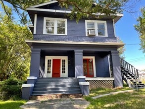 Building Photo - 820 College St