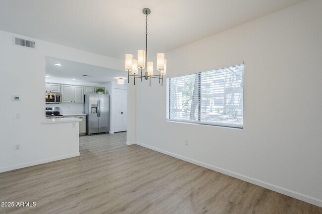 Foto del edificio - 9455 E Raintree Dr
