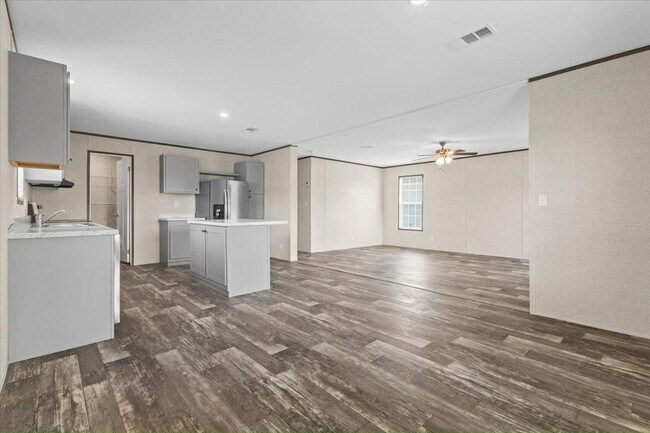 Building Photo - 6711 Hidden Oaks Dr