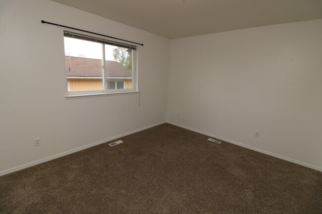 Building Photo - 1231 Balfour Dr
