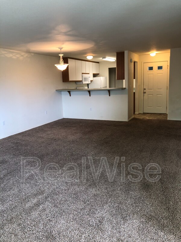 Building Photo - 550 NE Negus Loop