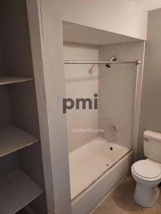 Foto del edificio - 1624 N Water St
