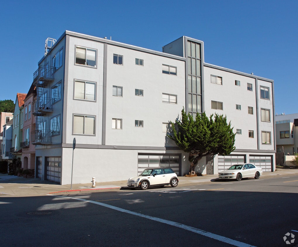 Building Photo - 2550 Golden Gate Ave