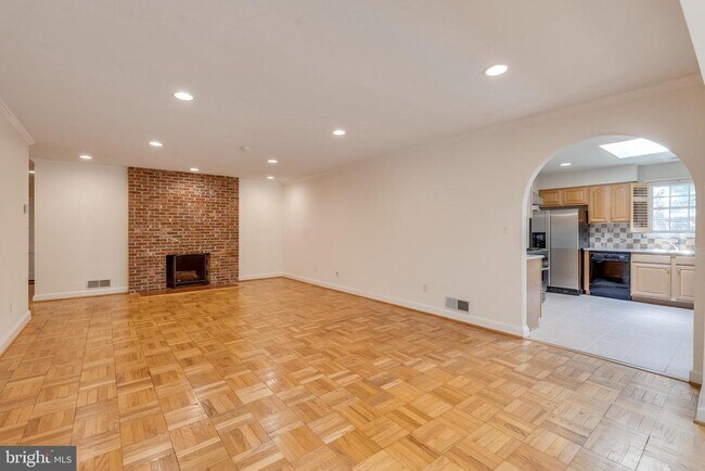 Foto del edificio - 8605 Woodbrook Ln
