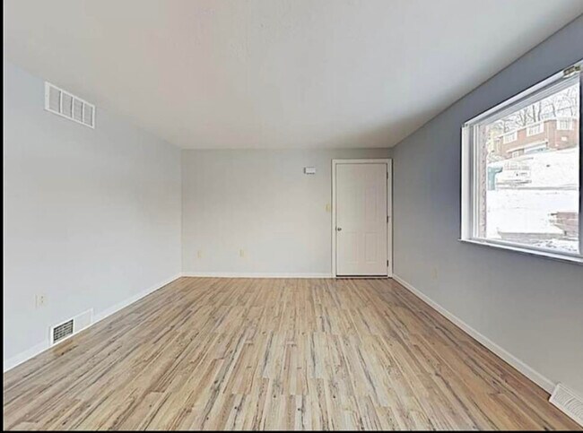 Foto del edificio - 3077 Mount Troy Rd