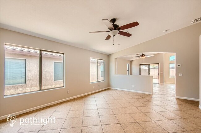 Foto del edificio - 25847 Winslow Avenue