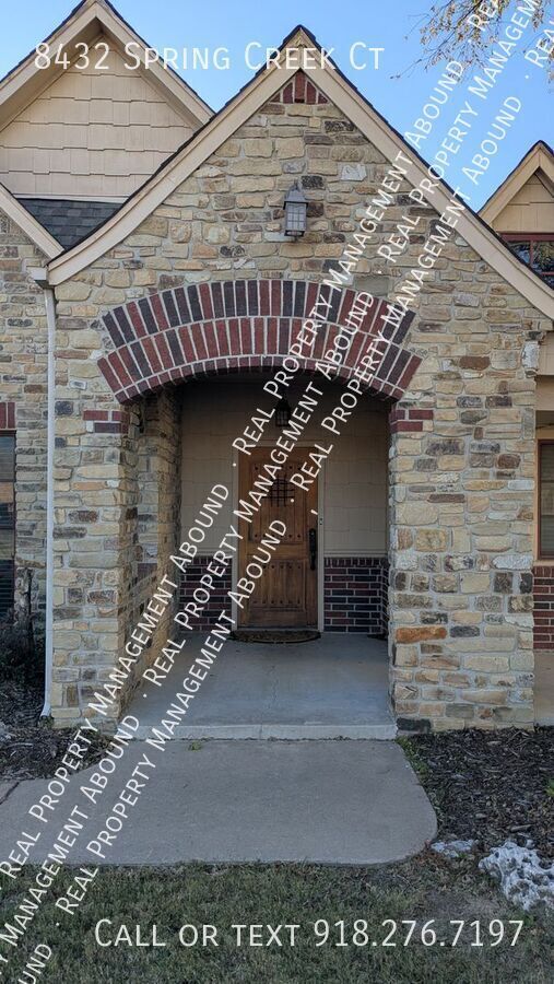 Foto del edificio - 8432 Spring Creek Ct