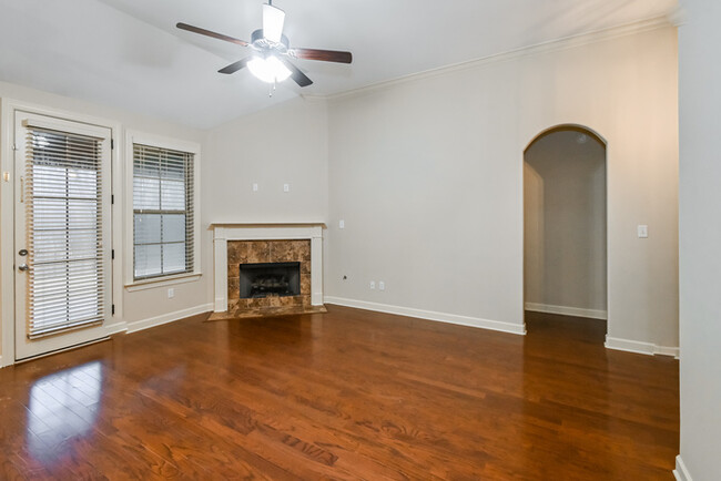 Foto del edificio - Stunning Brick Home in Oakland, TN