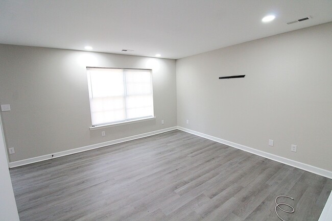 Foto del edificio - Move-in Ready Townhome!!