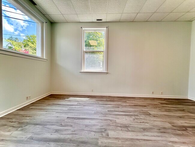 Living Room - 263 Blue Grass Trail