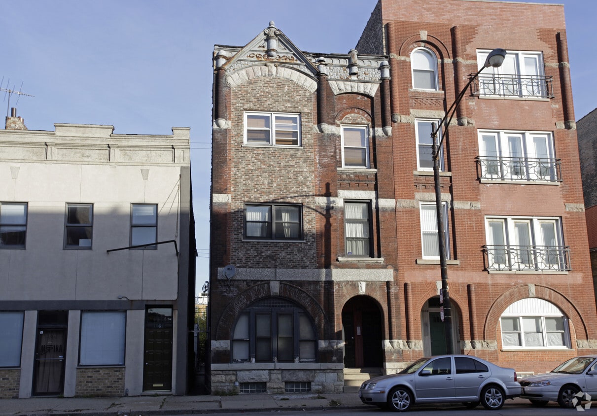 Building Photo - 1360 W Grand Ave