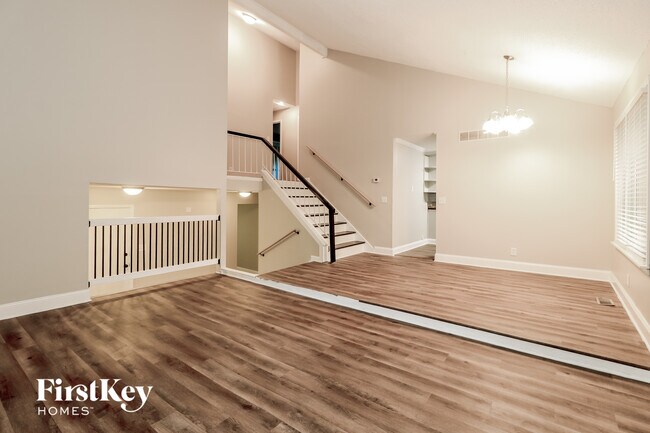 Building Photo - 2668 Royal Oak Ct