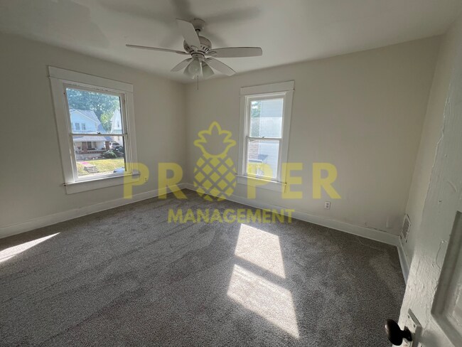 Building Photo - 3 bedrooms 1 bathrooms house for rent